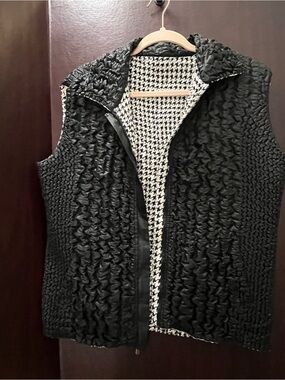 Womens Black & White Houndstooth Puffer Coat